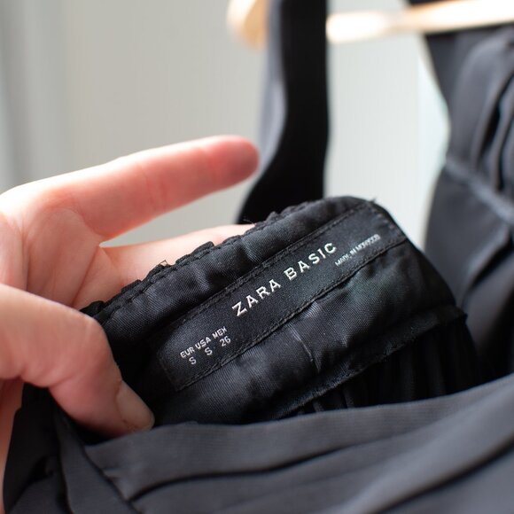 Little black dress - Picture 6 of 7